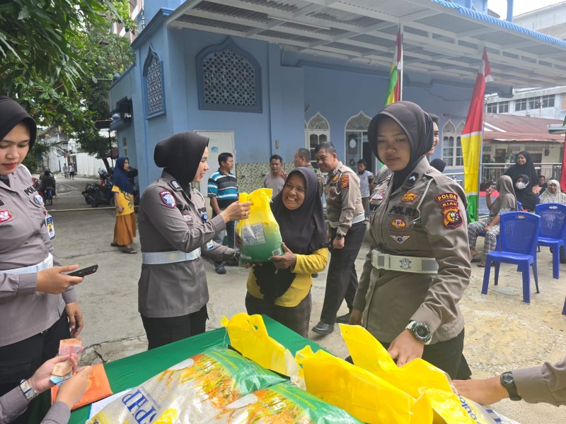Ditlantas Polda Riau Gelar Gerakan Pangan Murah, 2 Ton Beras Disalurkan untuk Warga Pekanbaru