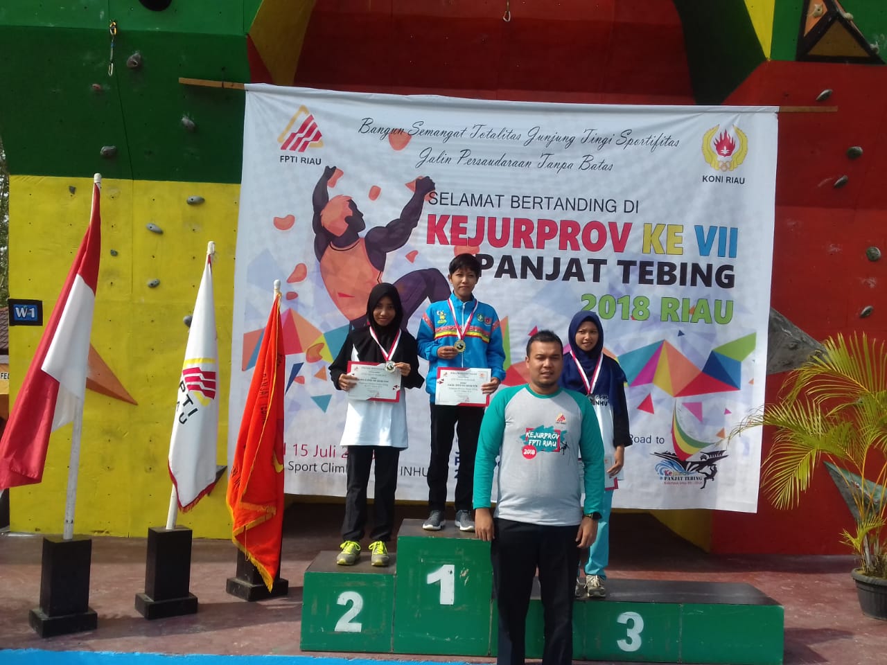 Tuan Rumah Inhu Juara Umum Kejurprov Panjat Tebing Riau 2018