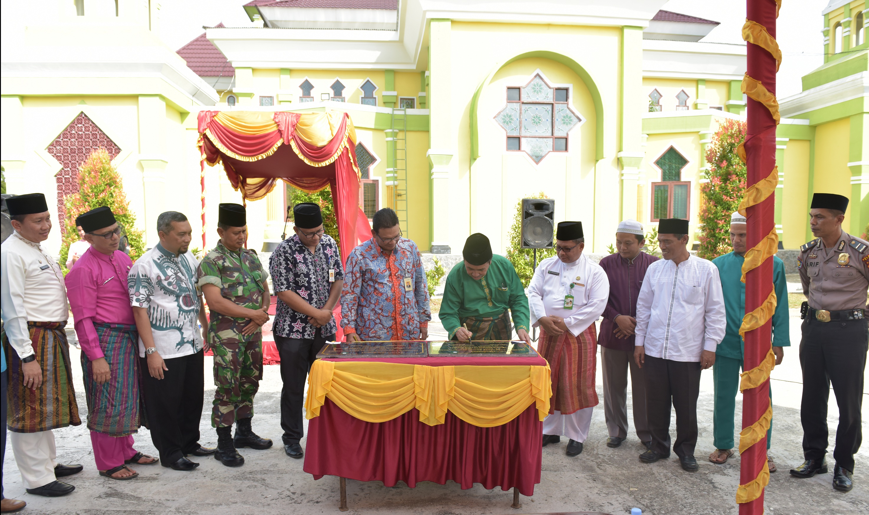 Pemkab Siak Terima CSR Dari Bank Riau Kepri Berupa Asrama Rumah Tahfidz Al-Alim dan 3 RKB SD Sains Tahfizh Islamic Center  