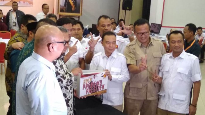Daftarkan Caleg ke KPU, Gerindra Bawa Dokumen Bersampul '2019 Prabowo Presiden'