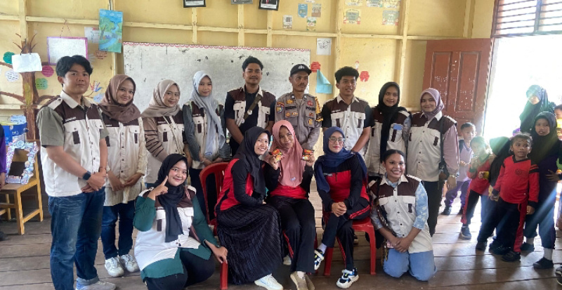 Bhabinkamtibmas Polsek Teluk Meranti Bersama Mahasiswa KKN UNRI Edukasi Bahaya Bullying di SDN 015 Teluk Punak