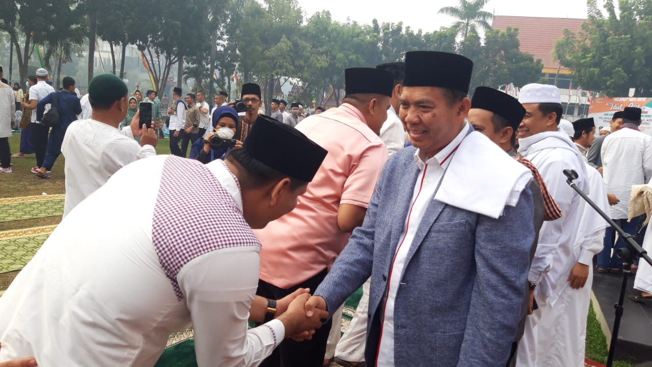 Wako Pekanbaru Shalat Idul Adha 1440 H Bersama Masyarakat di Halaman Kantor Walikota Pekanbaru