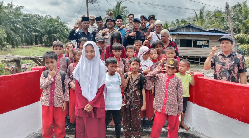 Polsek Sinaboi Gelar Pelepasan BKO Brimob dan BKO Polda Riau, Jembatan Kampung Aman Selesai Dibangun
