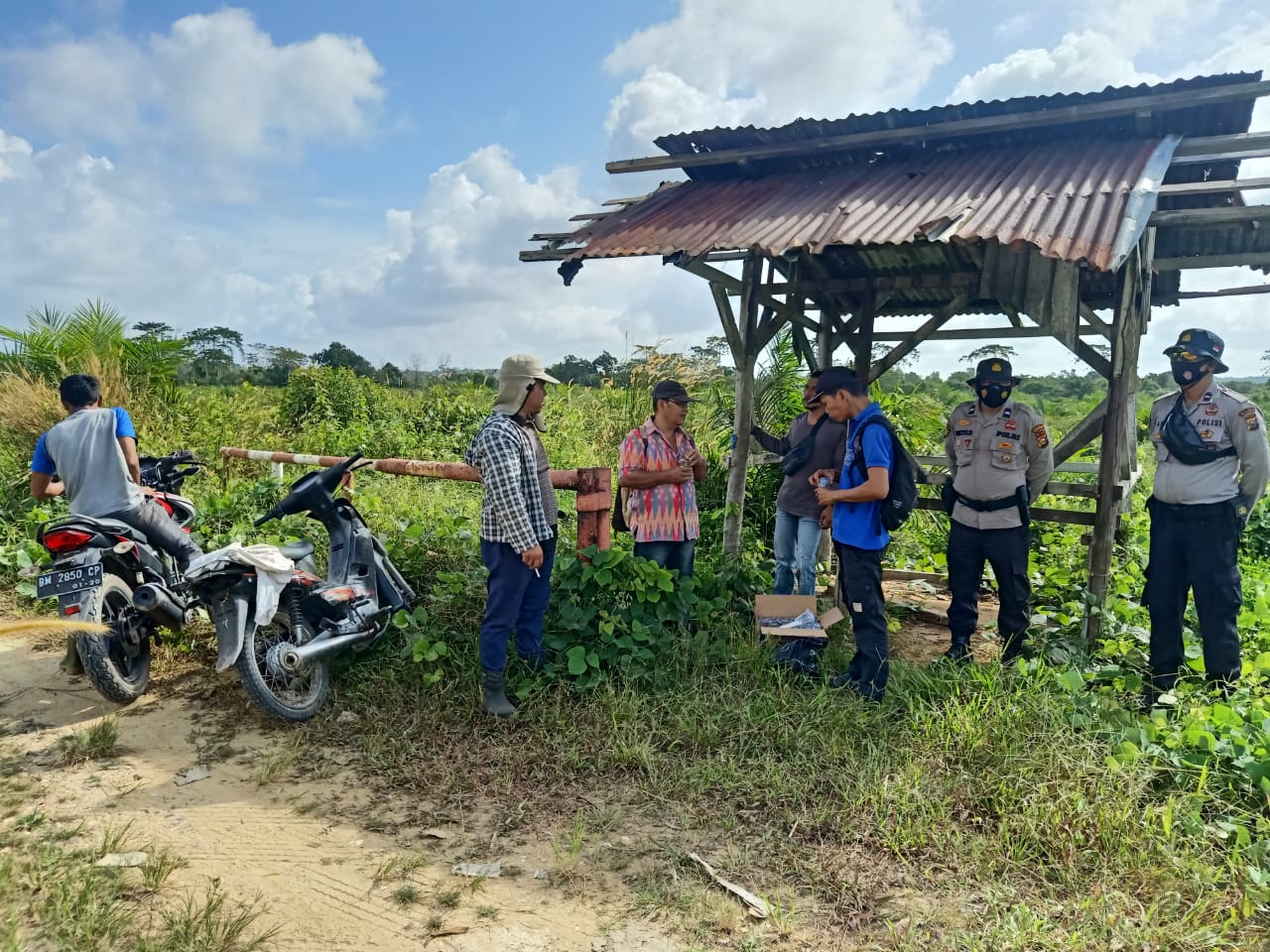 Polsek Pangkalan Lesung Bersama MPA Desa Tanjung Kuyo  Patroli Karhutla