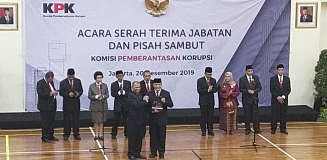 Agus Rahardjo Resmi Serahkan Tongkat Pimpinan KPK Kepada Firli Bahuri