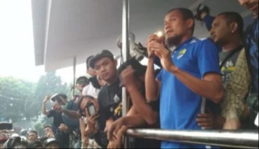 Pesan Menggetarkan Kapten Persib untuk Bobotoh dan Jakmania