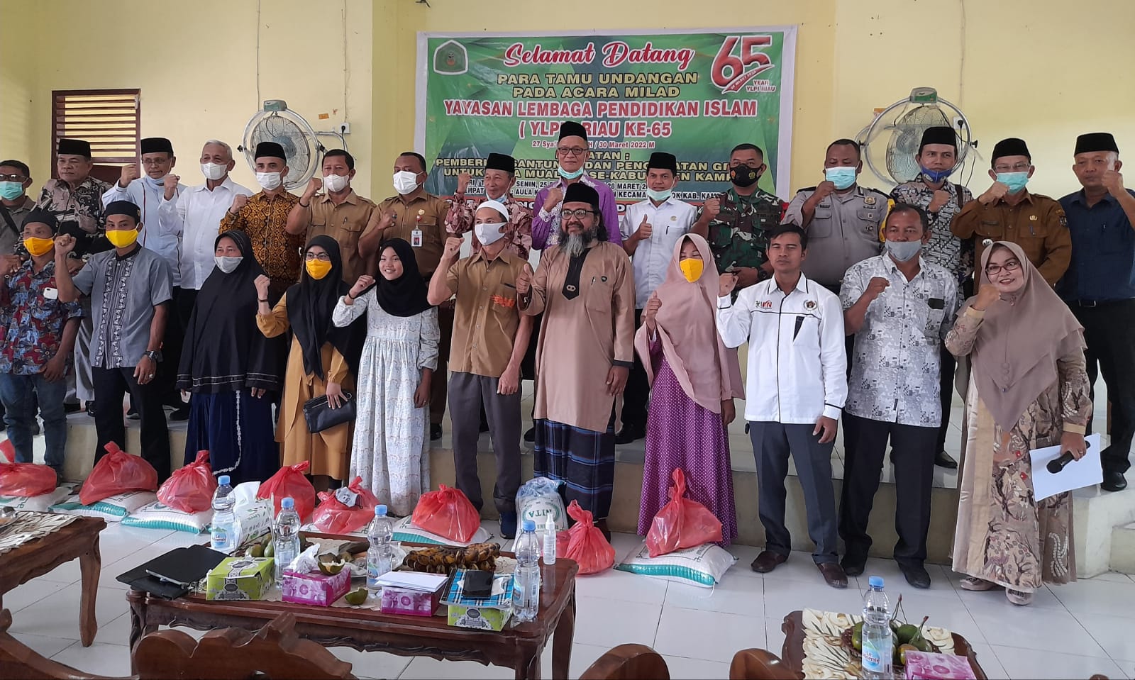 YLPI Riau Beri Santunan dan Pengobatan Gratis Bagi Muallaf, Leo dan Diana Ucapkan Syukur Alhamdulillah