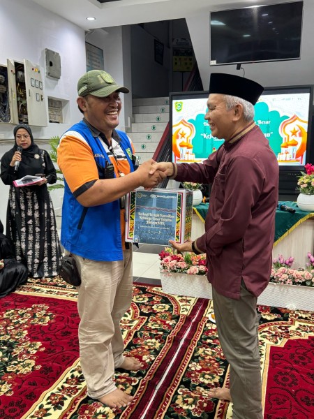 FH UIR Berbagi Berkah Ramadhan dengan PHL, Keamanan hingga Mahasiswa Internasional