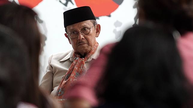 BJ Habibie Alami Kebocoran Klep Jantung, Dirawat di Jerman