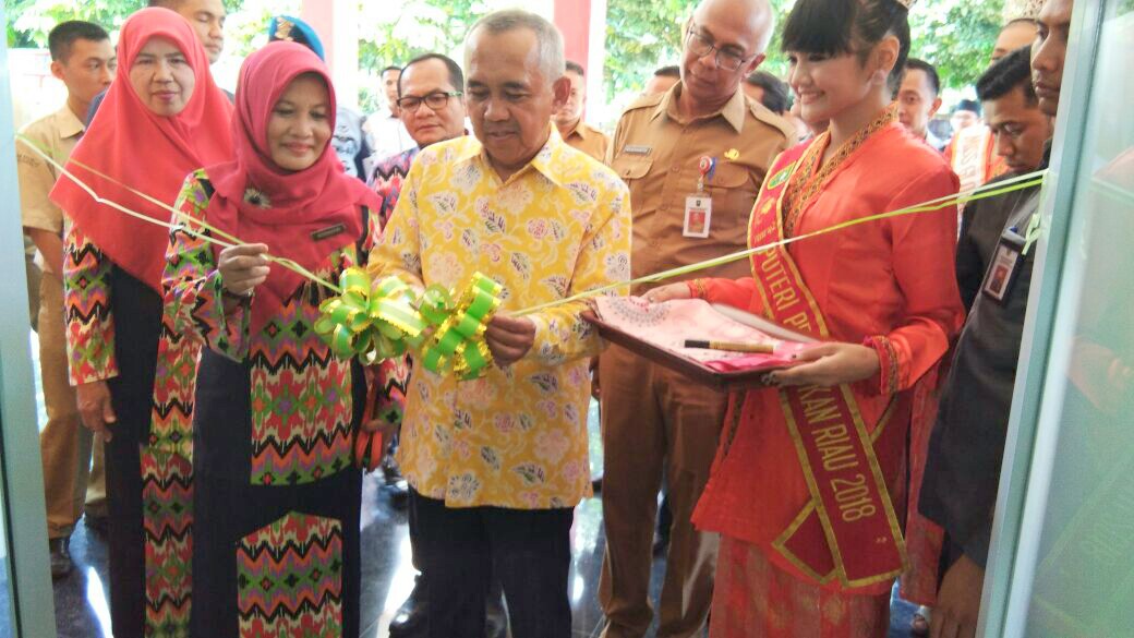 Gedung Utama SMAN 4 Pekanbaru Diresmikan Gubri