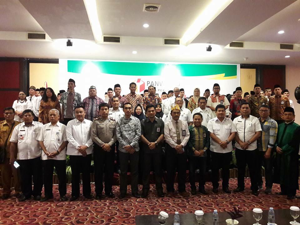 Hadapi Pilgubri 2018, 72 Panwaslu Kelurahan Se-Kota Pekanbaru dilantik