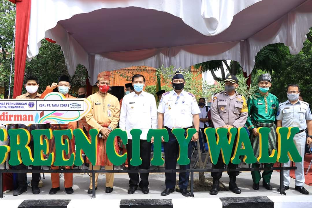 Walikota Pekanbaru Firdaus Resmikan Pedestrian Sudirman Green City Walk