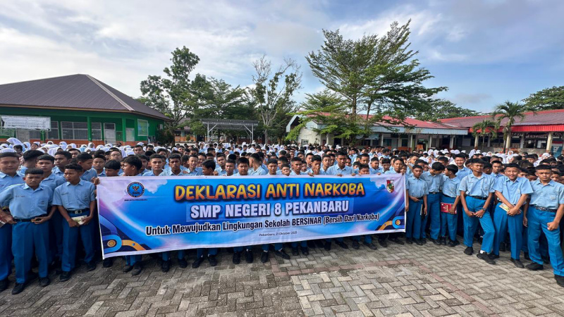Sebanyak 1.185 Pelajar SMPN 8 Pekanbaru Deklarasi Anti Narkoba Bersama BNNK, Ada Dialog Interaktif dan Tes Urine