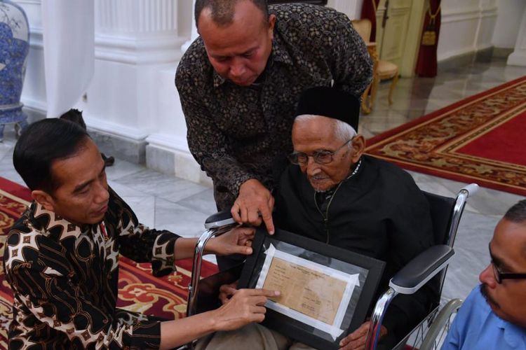 Bahagianya Nyak Sandang, Penyumbang Pembelian Pesawat Pertama RI, Saat Bertemu Jokowi...