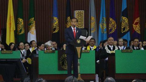 Istana: Jokowi Tak Tersinggung Soal 'Kartu Kuning' UI