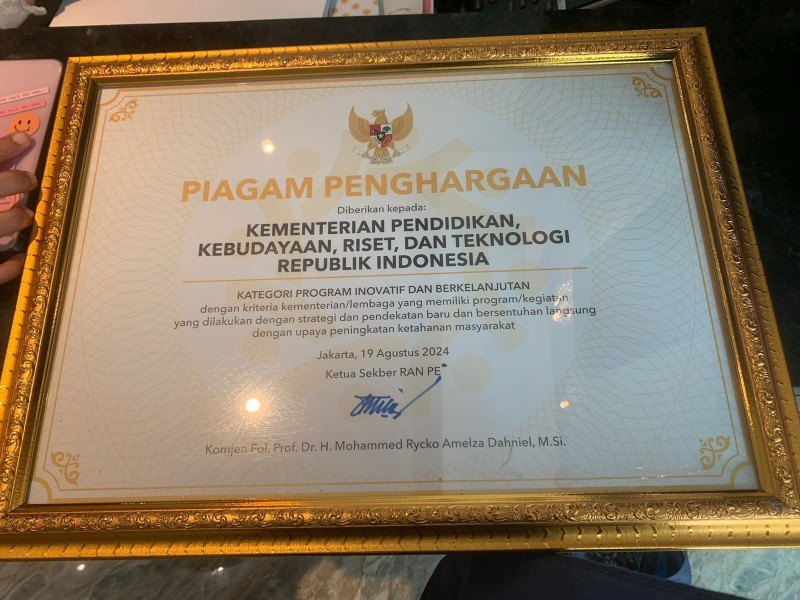 Kemendikbudristek Raih Penghargaan RAN PE Awards 2024 Kategori Program Inovatif dan Berkelanjutan