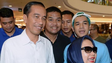 Jokowi Akui Kalah Ganteng dan 'Cling' dengan AHY