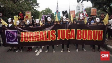 Polisi Injak-injak Lutut Wartawan Saat May Day di Bandung