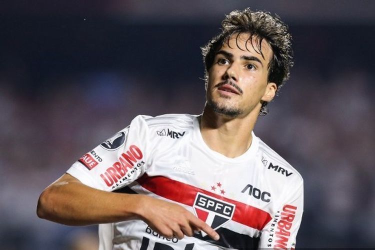 Real Madrid dan Barcelona Bersaing Dapatkan 