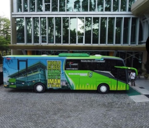 Rektor UIR Ajak Insan Pers City Tour Gunakan Bus Baru