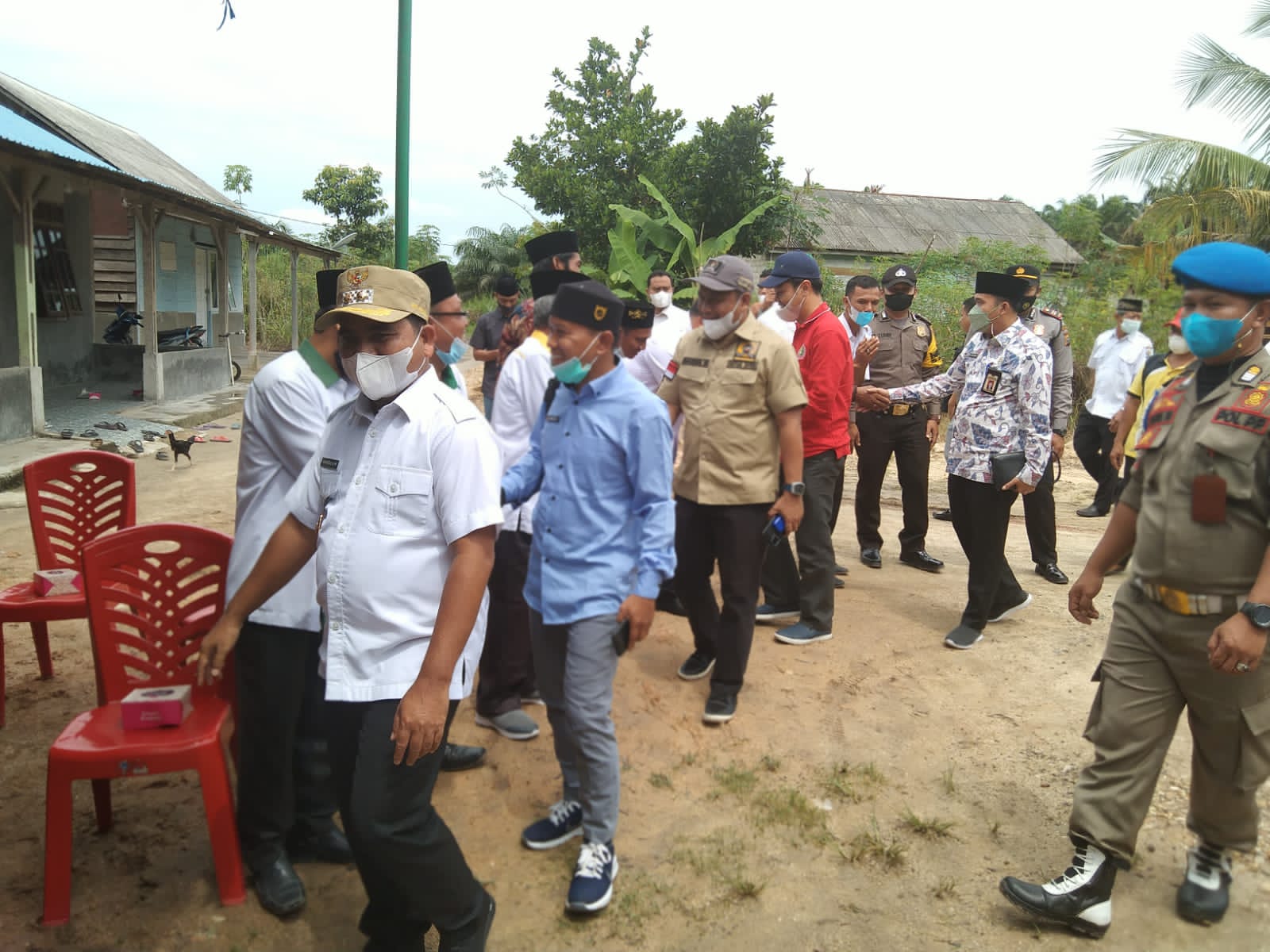 Kapolsek Ukui Dampingi Wabup Pelalawan Resmikan Penggemukan Kambing Baznas di Kampung Baru