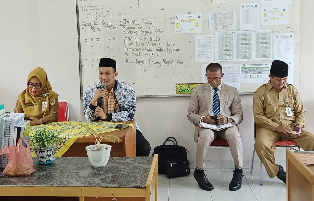 PGRI Riau Beri Bantuan Hukum pada Guru yang di Pidanakan Orangtua Siswa, Dr. Syafii: Saya Siap Bela Guru.
