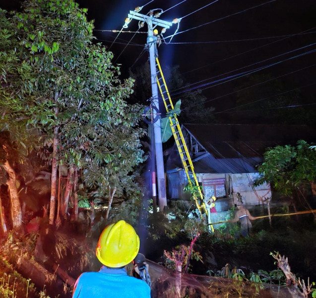PLN Gerak Cepat Pulihkan Listrik Terdampak Banjir dan Longsor di Sulawesi Selatan