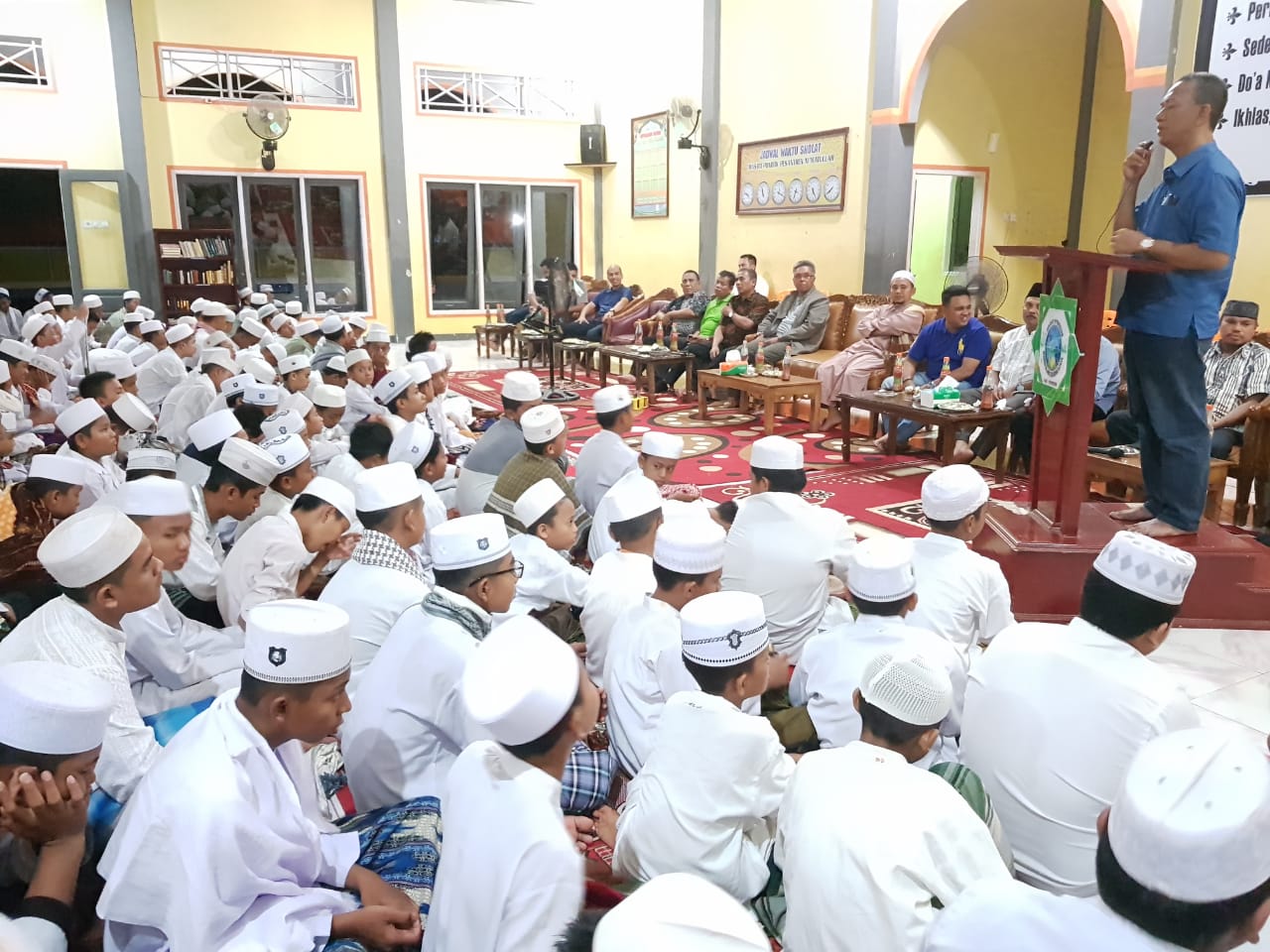 Silaturahmi ke Ponpes Nikmatullah Kasikan, Rektor UIR Motivasi Santri Wujudkan Cita-Citanya di Bidang Pendidikan