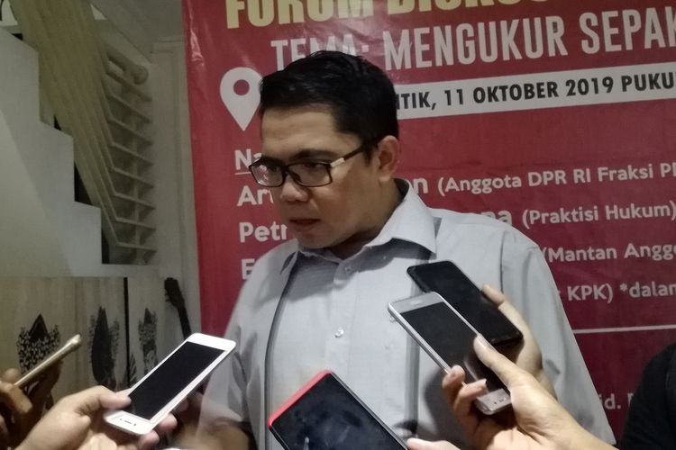 Arteria Dahlan: Typo UU KPK Disebabkan Human Error, Enggak Sengaja...