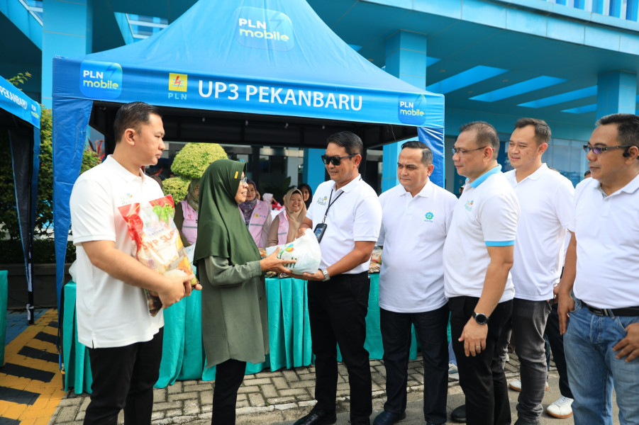 Terang Berkah Ramadan, PLN Gelar Bazar Murah Salurkan 1.000 Paket Sembako bagi Keluarga Pra Sejahtera di Pekanbaru