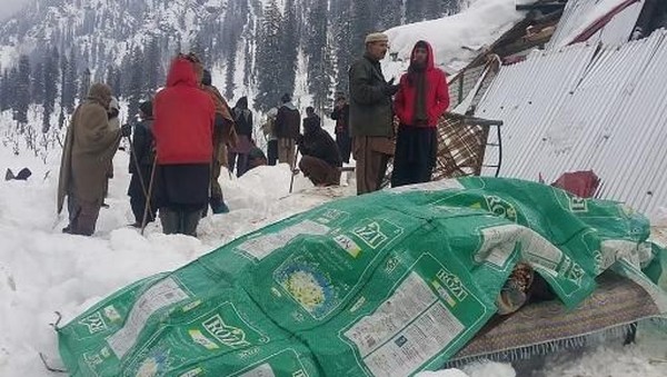 100 oang Tewas Akibat Longsor Salju di Kashmir