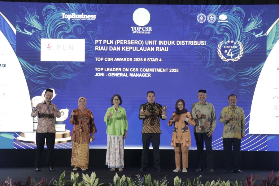 Wujudkan Kemandirian Masyarakat Melalui Program Desa Berdaya, PLN UID RKR Raih Penghargaan TOP CSR Awards 2025 #4 Star