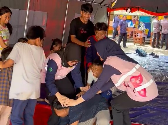 PLN Gelar Pemeriksaan Kesehatan dan Trauma Healing Bagi Korban Bencana di Sukabumi
