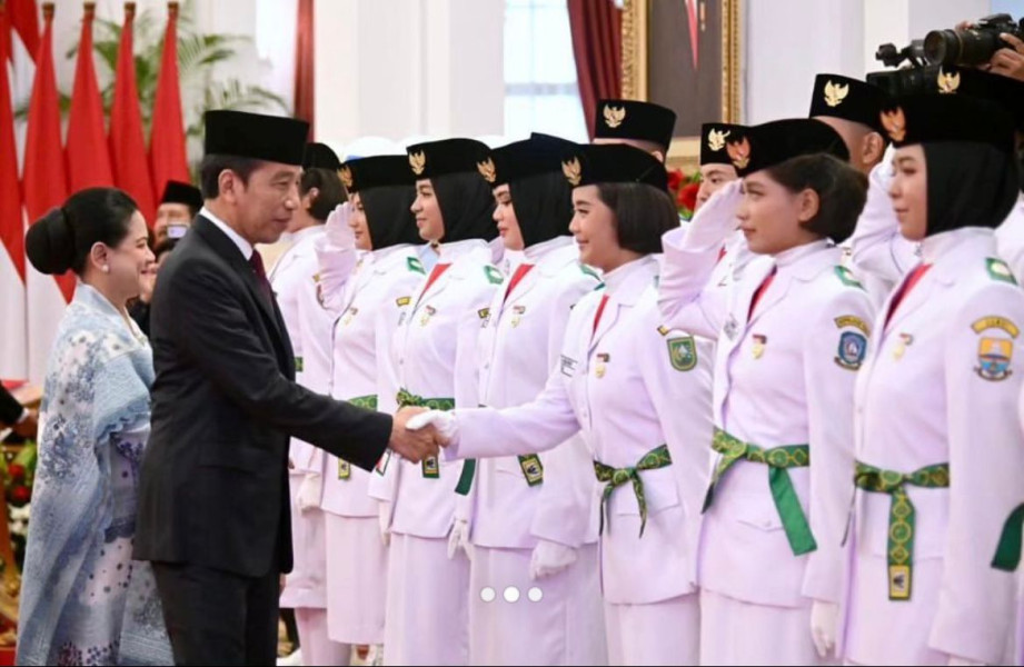 PLN Peduli Serahkan Bantuan Beasiswa Pendidikan kepada 4 Anggota Paskibraka Nasional asal Riau dan Kepulauan Riau