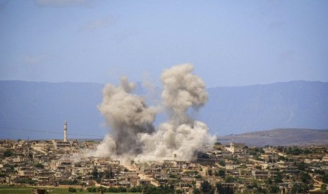 Serangan Udara Suriah Tewaskan Lebih dari 100 Warga Sipil