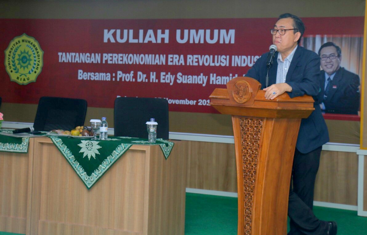 Prof Edy Suandi Beri Kuliah Umum Mahasiswa Umri Hadapi Revolusi Industri 4.0