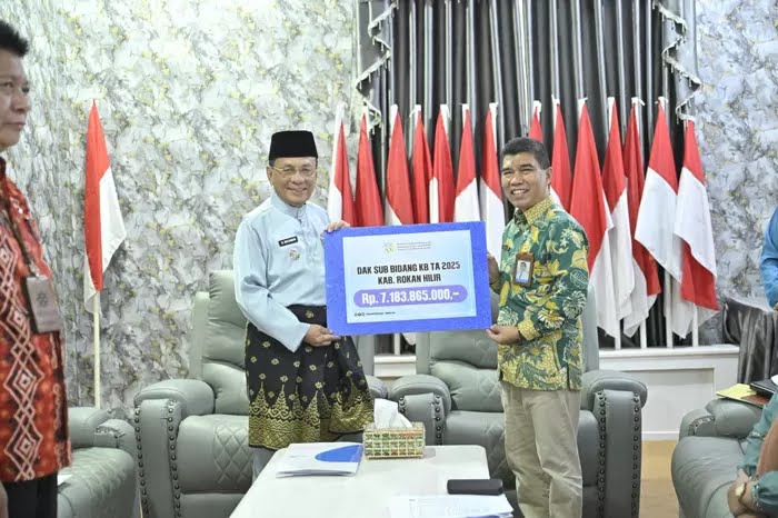 Bupati Rohil Terima Pagu DAK Sub Bidang KB Secara Simbolis, Rp. 7,18 Milyar Dari BKKBN Provinsi Riau
