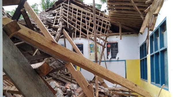 SD Roboh Akibat Gempa di Sukabumi, Camat: Kondisinya Lapuk