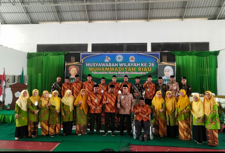 Dr Hendri Sayuti dan Hikmani Pimpin Muhammadiyah Riau dan Aisyiyah Riau