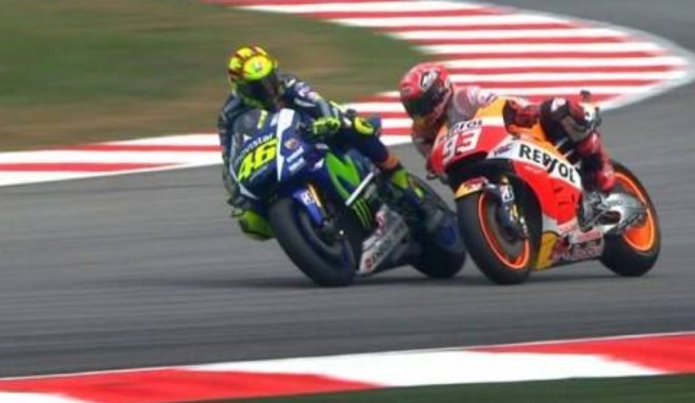 Ini Alasan Honda Batal Publikasikan Bukti 'Tendangan' Rossi ke Marquez pada MotoGP 2015 Malaysia