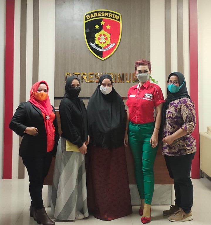 Tiga Pengacara Perempuan LIRA  Dampingi Ibu Bayi di Periksa Polda Riau,Dugaan Kekerasan Perawat RS Awal Bros Ahmad Yani 