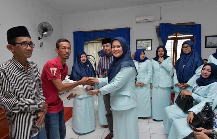 DWP Bank Riau Kepri Bagi-bagi Seribu Paket Sembako