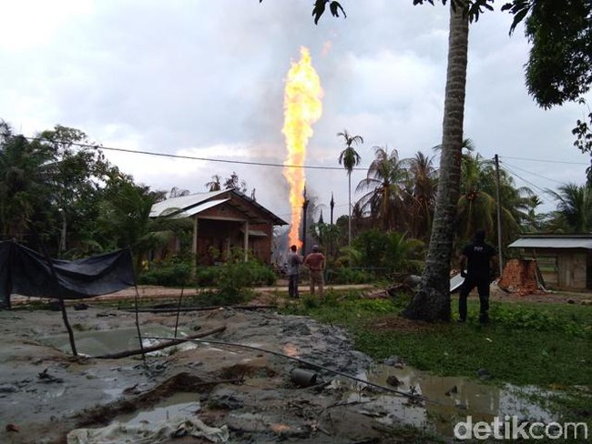 24 Jam Api Menyala di Sumur Minyak Aceh Timur