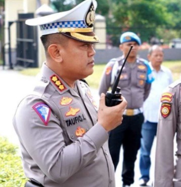 Tim Raicet Satlantas Polresta Pekanbaru Berjibaku Urai Kemacetan di Jalan Garuda Sakti KM 3–KM 4