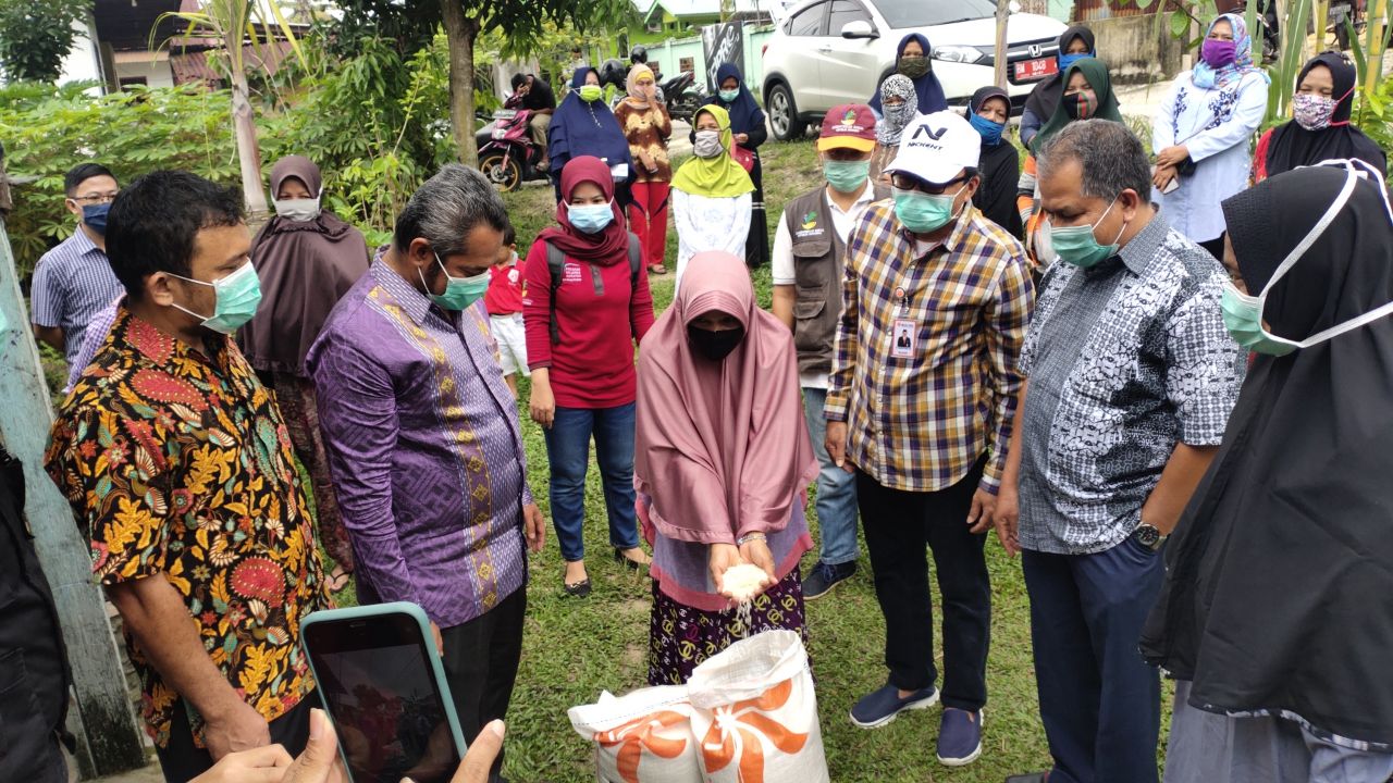 Ketua DPRD Pekanbaru Salurkan Bantuan KPM PKH KelurahanTangkerang Labui