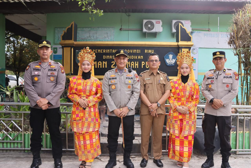 Srikandi Polwan Polres Rohil Ajak Generasi Z Peduli Lingkungan Melalui Program Green Policing