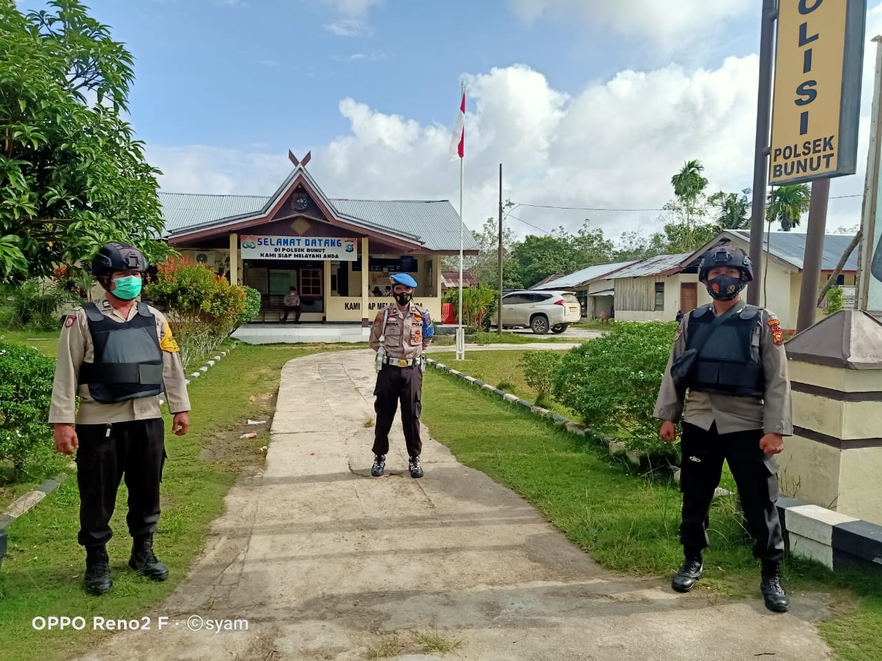 Jaga Keamanan Mako, Personel Polsek Bunut Lakukan Pemeriksaan Ketat Terhadap Pengunjung