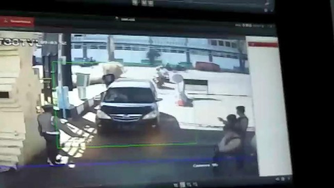 Polisi Masih Olah TKP Polrestabes Surabaya yang Dibom