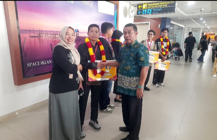 Meski Bukan Sekolah Kejuruan, Pormen Siswa SMAN 2 Pangkalan Kerinci Raih Juara 2 Kria Kayu di FLS3N 2025