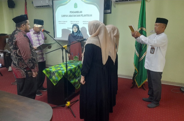 Ketua Umum YLPI Riau Lantik Kepala TK Islam, TK Tahfidz dan Pengelola TPA YLPI Riau